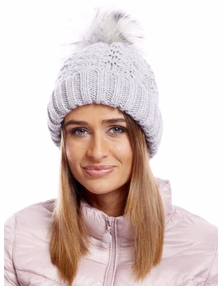 Dámska svetlosivá čiapka s kožušinovým lemom – TheyWear.sk