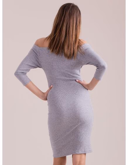 Lacné dámske šaty LAGINA svetlošedé s výstrihom – TheyWear.sk