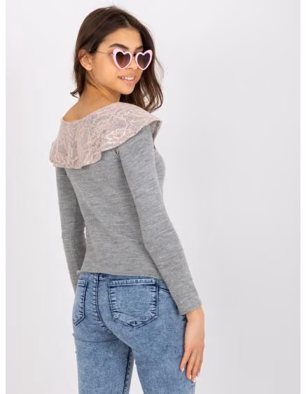 Lacná dámska blúzka s čipkovaným lemom sivo-ružová – TheyWear.sk