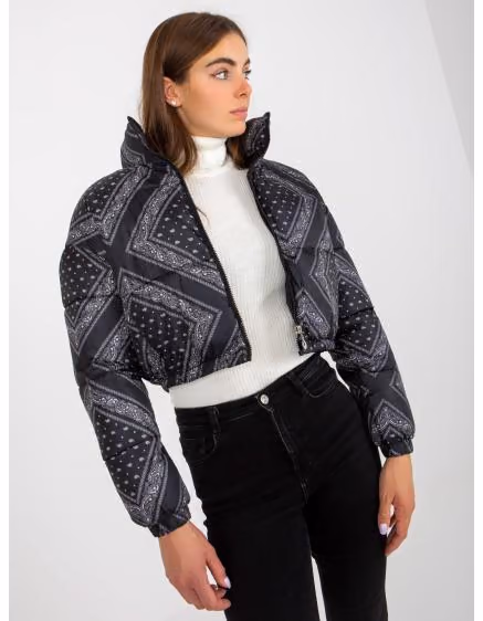 Dámska čierna krátka prešívaná páperová bunda TRISHA – TheyWear.sk